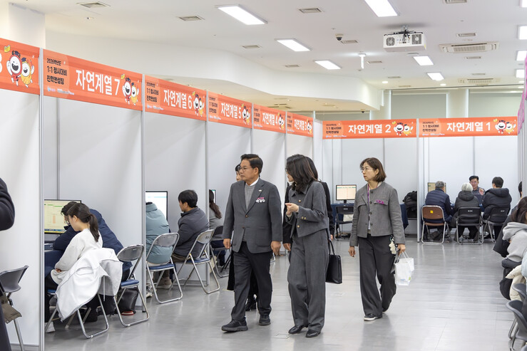 박강수 마포구청장, 진학 컨설팅 현장...